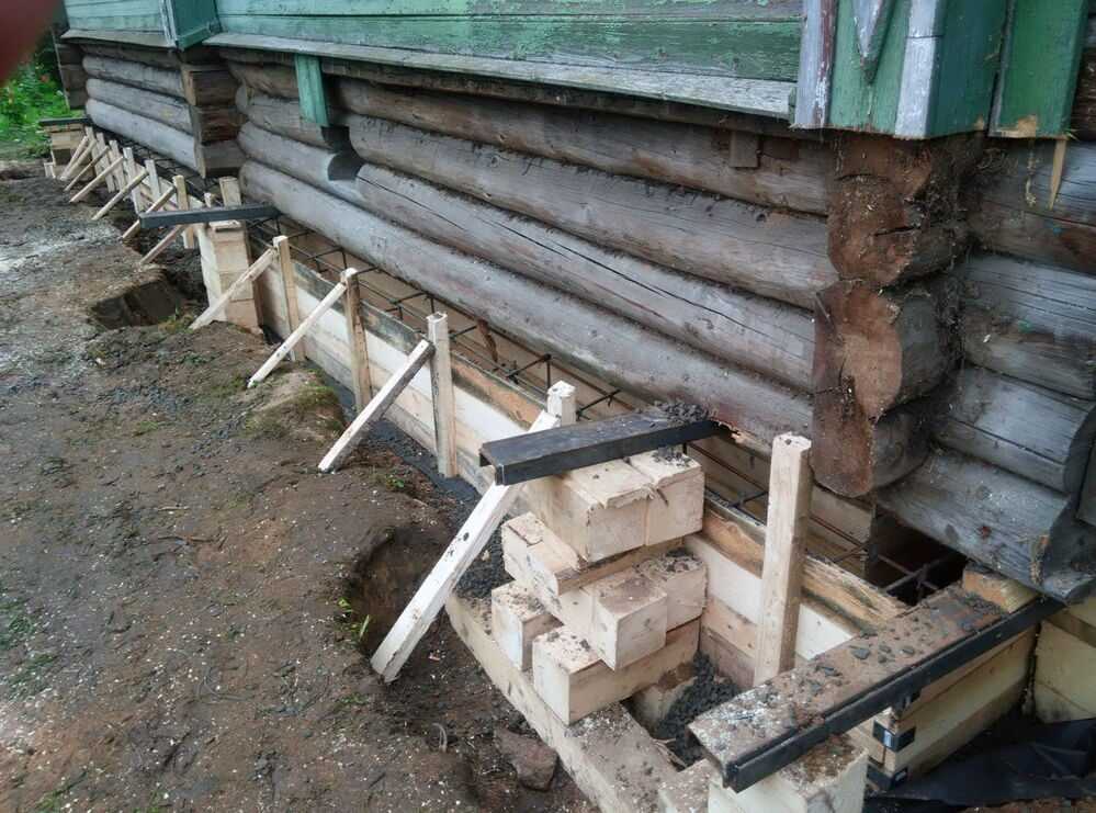 Ремонт фундамента под деревянным домом