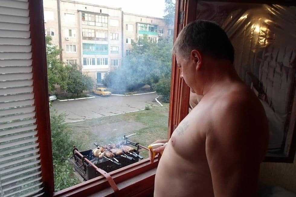 Мангал на балконе: можно ли жарить шашлык на балконе