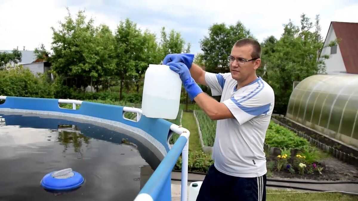 Как правильно произвести очистку бассейна на даче?